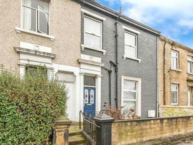 House for sale in Hillhouse, Huddersfield