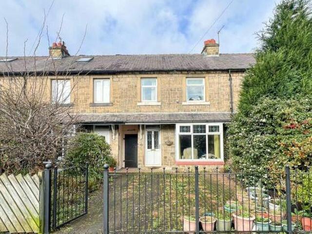 House for sale in Huddersfield, West Yorkshire