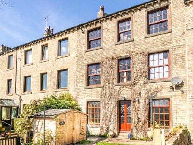 House for sale in Huddersfield, West Yorkshire