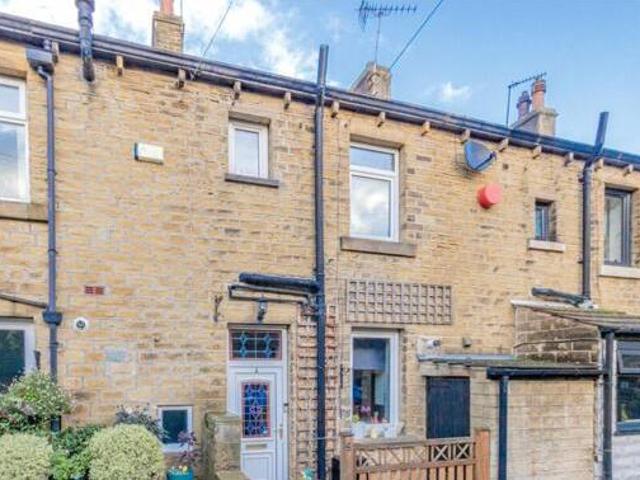 House for sale in Huddersfield, West Yorkshire