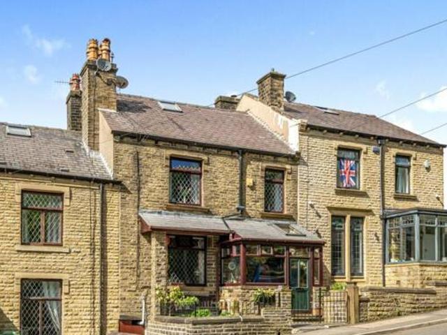 House for sale in Huddersfield, West Yorkshire