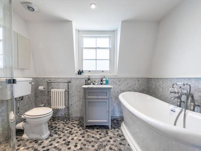 Cottage for sale in Cat Hill, England