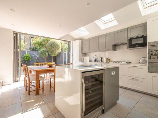 Cottage for sale in Cat Hill