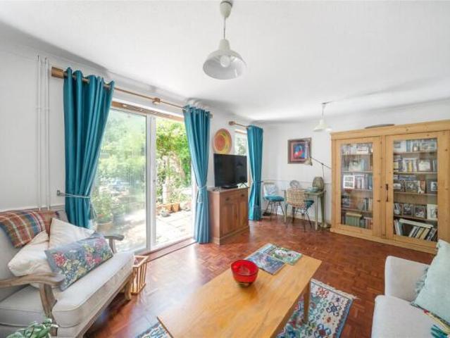 Cottage for sale in Southfields, Greater London