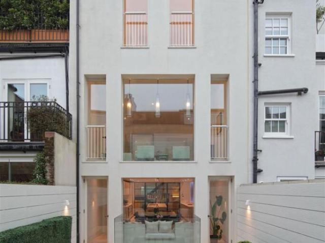 Terraced House for sale in Notting Hill