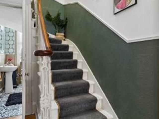 Cottage for sale in Cathcart, Scotland