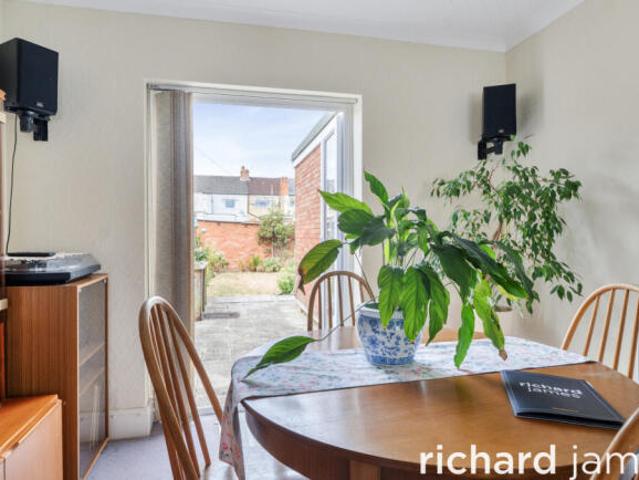 Cottage for sale in Ferndale, Rodbourne