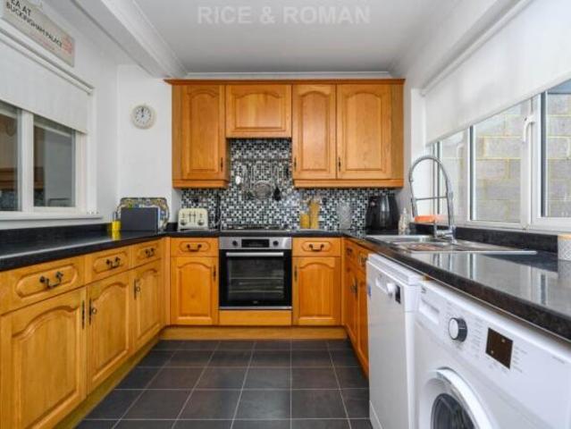 Cottage for sale in Surbiton, Greater London