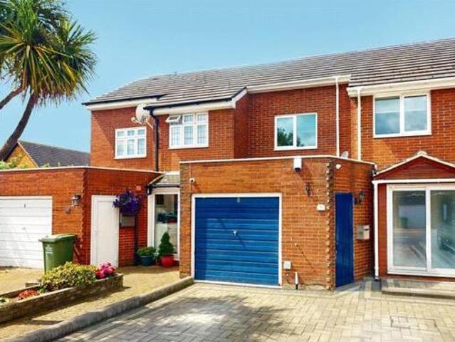 House for sale in Laindon, Essex