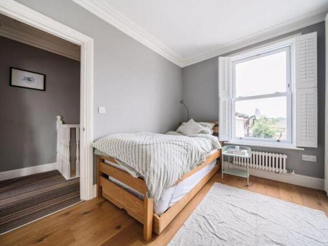 Cottage for sale in South End, Greater London
