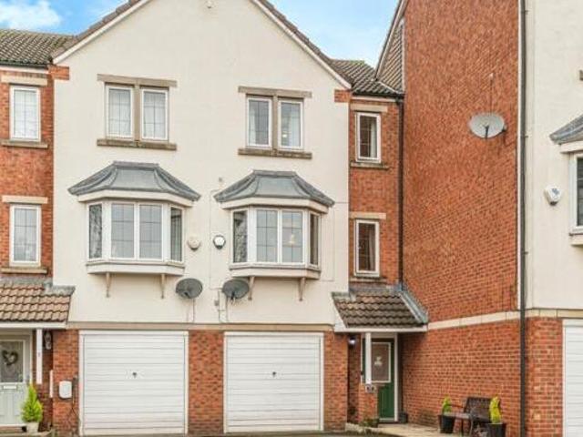 House for sale in Churwell, West Yorkshire