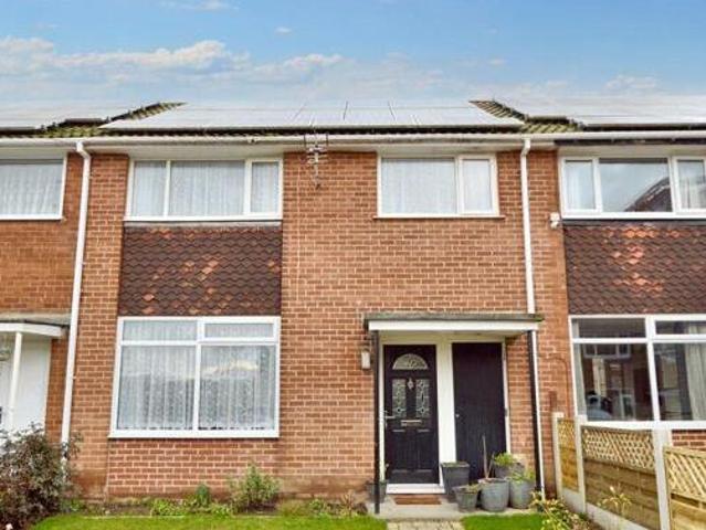 House for sale in Farnley, West Yorkshire