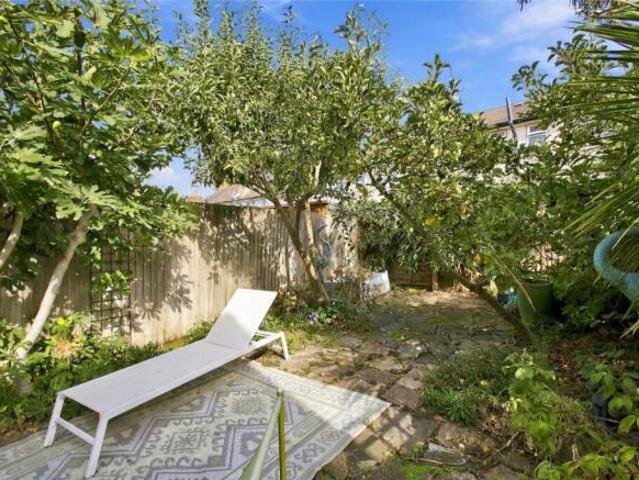 Cottage for sale in Tooting, Greater London