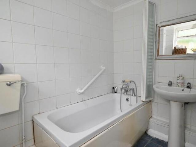 Cottage for sale in Twickenham, Greater London
