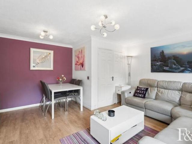 Cottage for sale in Slough