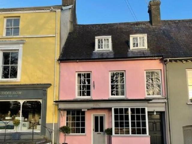 House for sale in Llandeilo, Wales