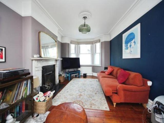 Cottage for sale in Spring Park, Luton