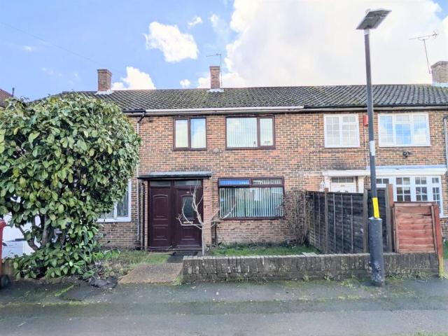 Cottage for sale in Britwell, Slough