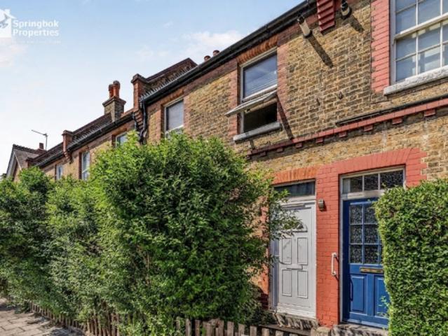 Cottage for sale in Tottenham, Greater London
