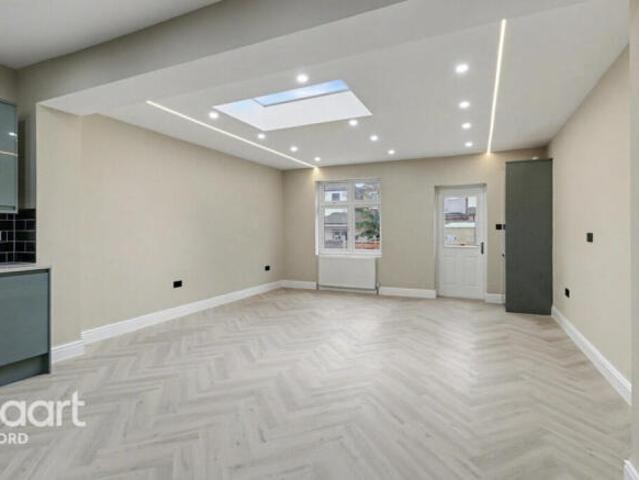 Cottage for sale in Ilford, Greater London