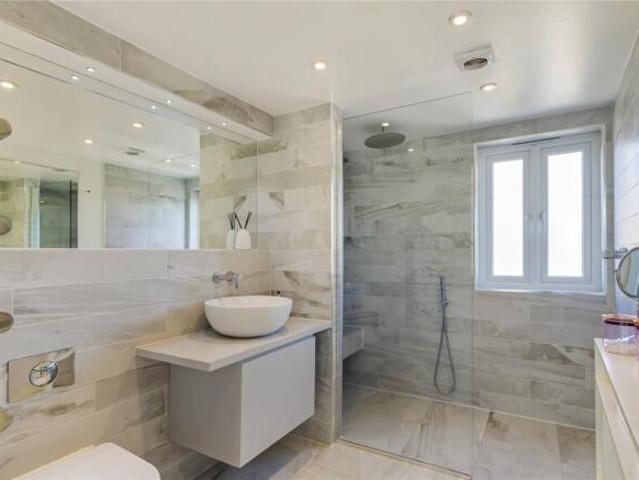 Cottage for sale in Mortlake, Greater London