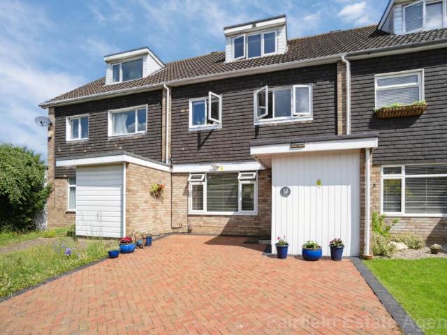 Terraced House for sale in Carpenders Park