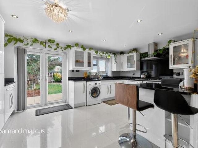 Cottage for sale in Cheam, Greater London