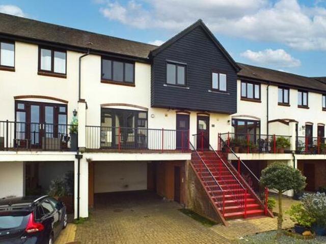 House for sale in Dale Hill, Essex