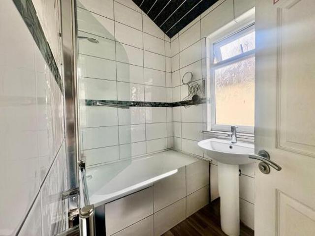Cottage for sale in Luton