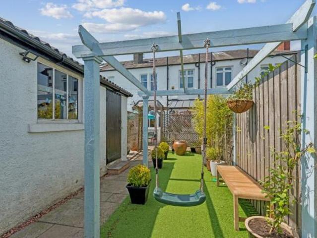 Cottage for sale in Bearsden, Scotland