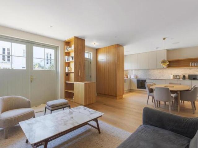 Cottage for sale in Cat Hill