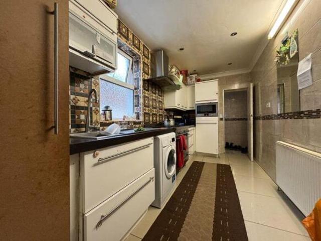 Cottage for sale in Spring Park, Luton