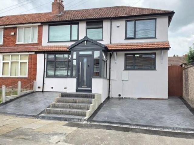 Cottage for sale in Guide Bridge, Greenheys