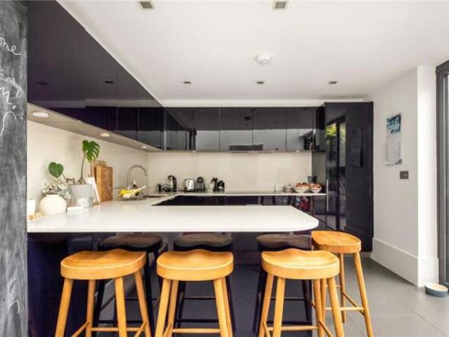 Cottage for sale in Cat Hill