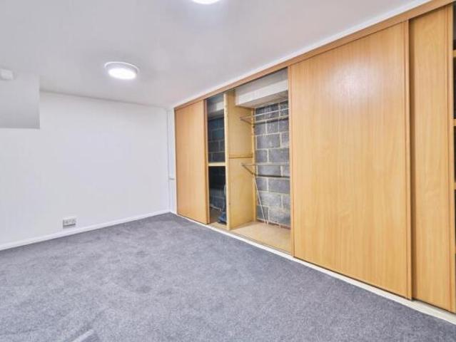 Cottage for sale in Cat Hill