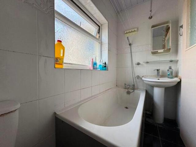 Cottage for sale in Spring Park, Luton