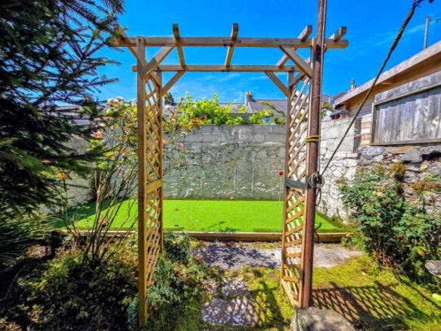 Cottage for sale in Mount Wise