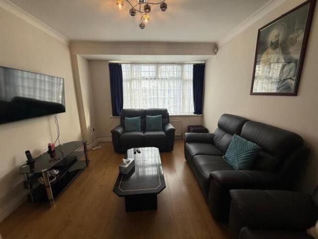 Cottage for sale in Southall, Greater London