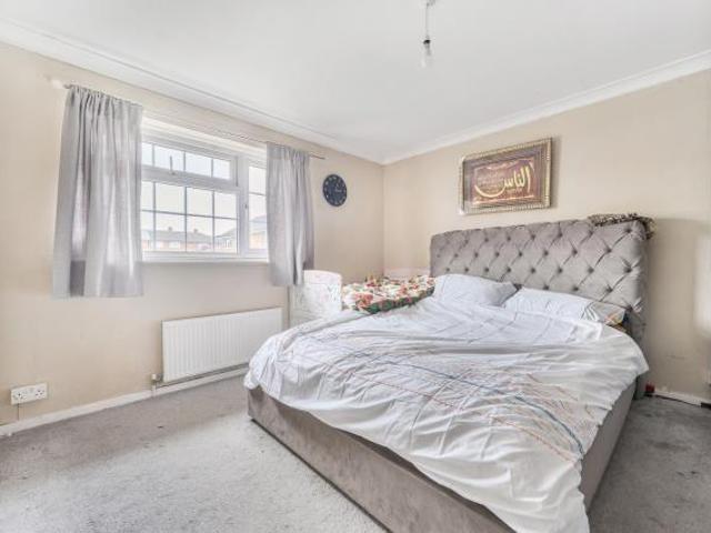 Cottage for sale in Britwell, Slough
