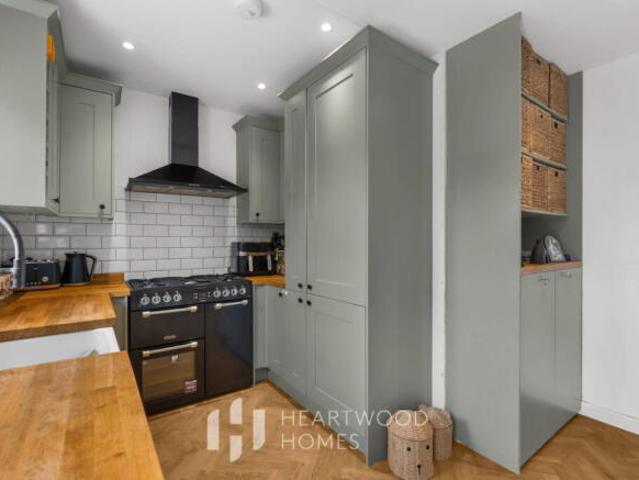 Cottage for sale in Napsbury Park, Five Acres