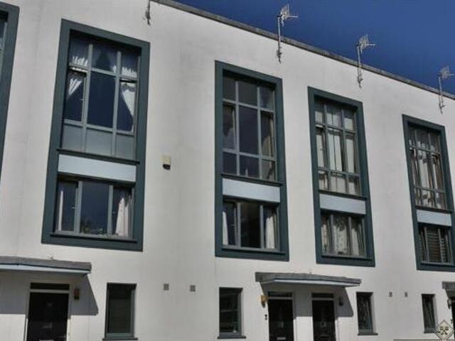 House for sale in Follaton, Strode