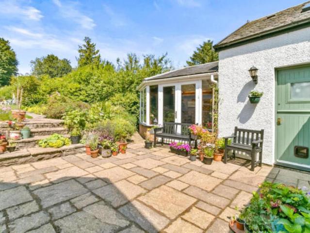 Cottage for sale in Eaglesham, Scotland