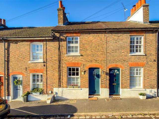 Cottage for sale in St Albans, Five Acres