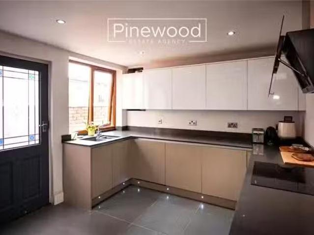 House for sale in Garden City