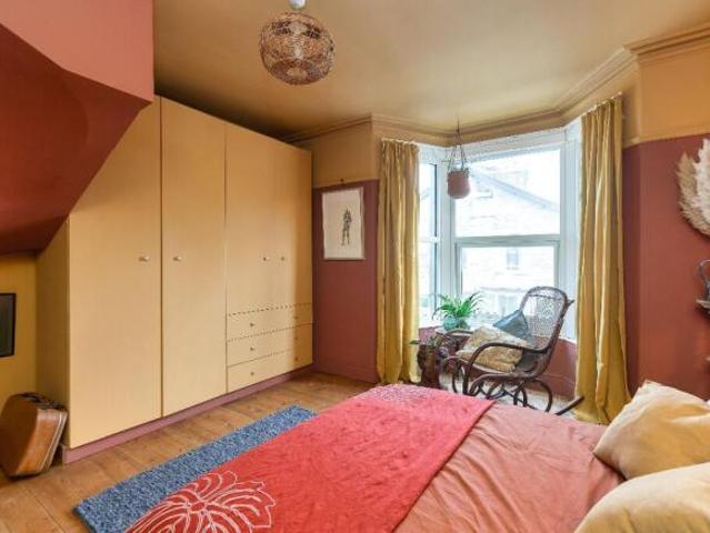 Cottage for sale in Bulk, Bare