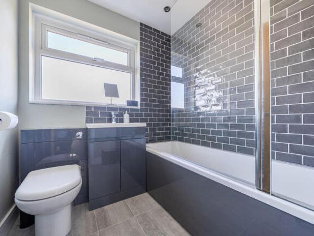 Cottage for sale in Bedford, England
