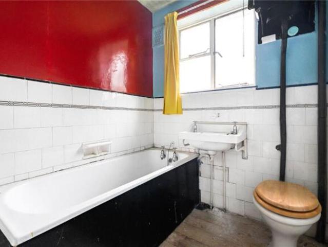 Cottage for sale in Twickenham, Greater London