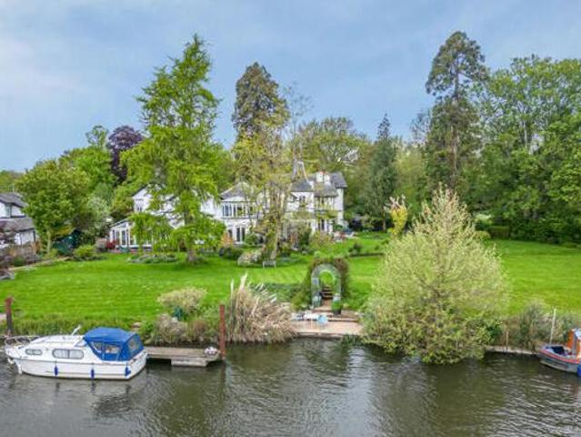 House for sale in Shepperton, Spelthorne