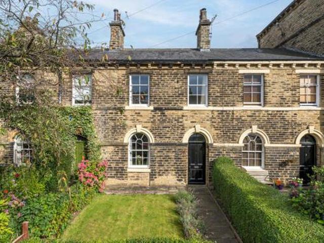 House for sale in Baildon, West Yorkshire