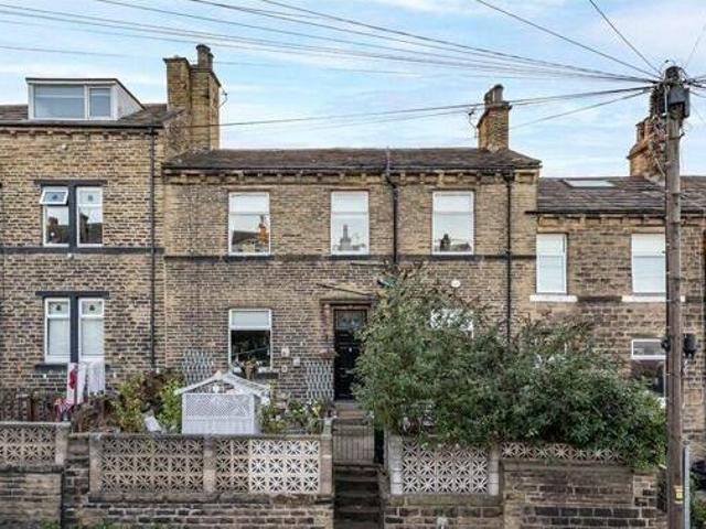 House for sale in Baildon, West Yorkshire